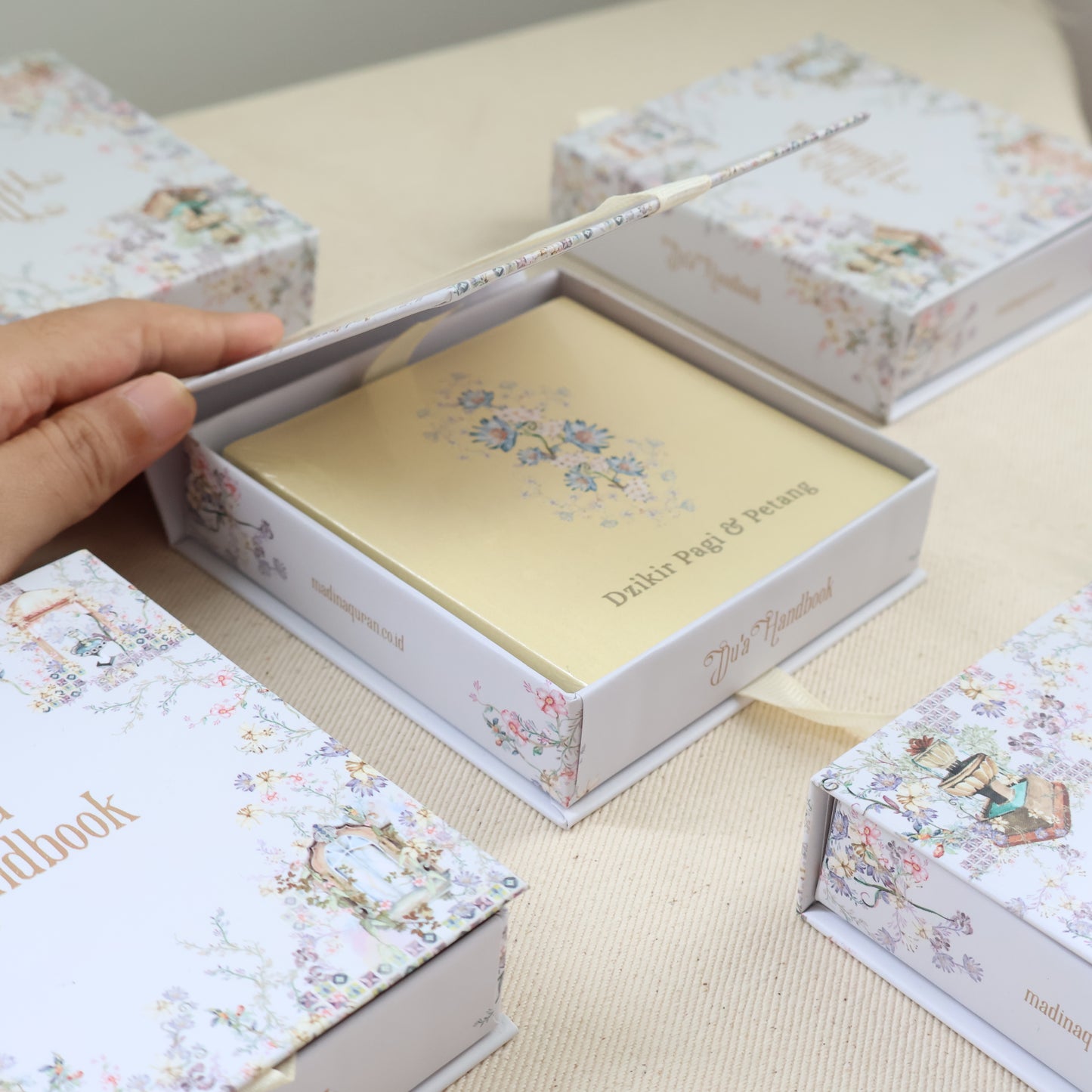 Madinaquran - Buku Set Doa Lengkap (Doa Harian, Dzikir Pagi Petang, Doa dalam al Quran, Doa untuk orang tersayang)
